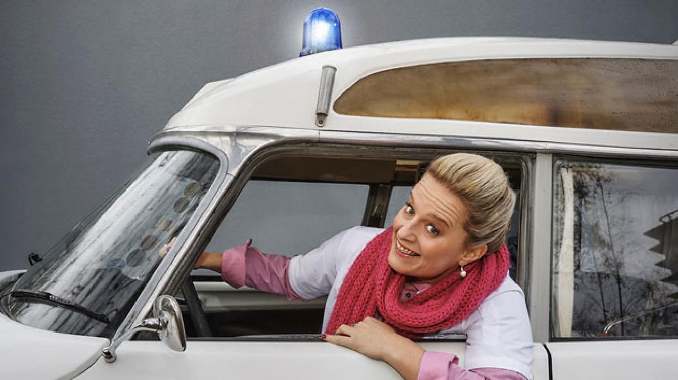 foto-Dokter Corrie-in ambulance-zwaailicht-ziekenhuis