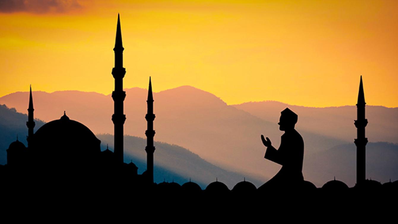 Moslims bidden voor verbinding