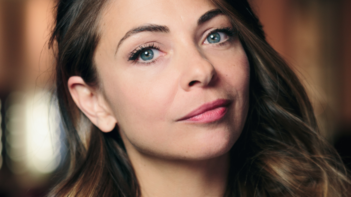 NTR - Nieuws - Georgina Verbaan nieuwe 'stem' van Kunststof